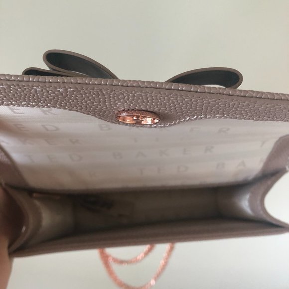 Ted baker taupe bow rose gold chain bag. - Picture 4 of 4